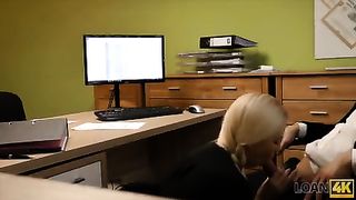 Секс в офисе с минетом от бабы с косичкой и трахом на стуле и столе