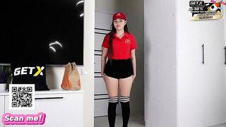 Предложил курьерше хорошо заработать на члене