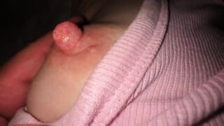 Трахает сестру в трусиках перед сном